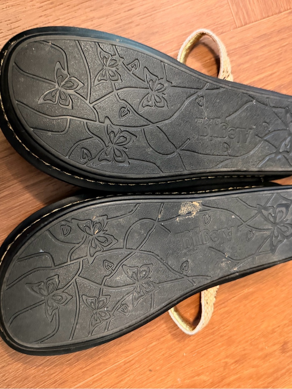Alegria Women’s Size 38 Gold Snakeskin Embossed Leather Comfort Sandals TUS-758 - Picture 2 of 2